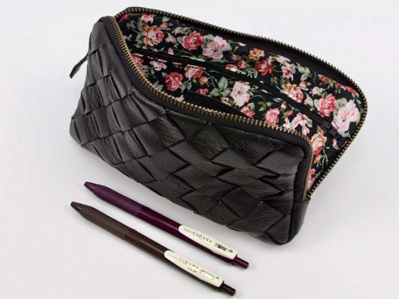 Cartera de mano tejida a mano Milloo Chloe en color negro