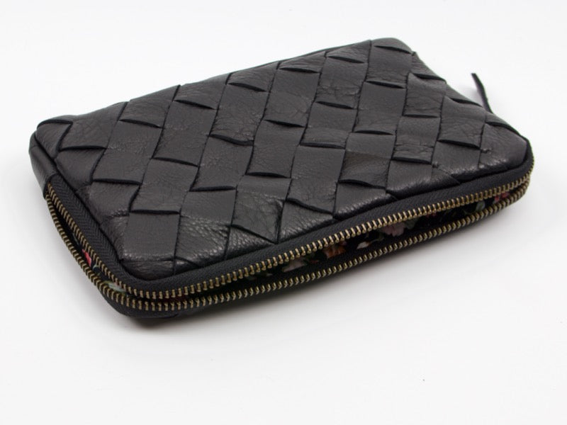 Cartera de mano tejida a mano Milloo Chloe en color negro