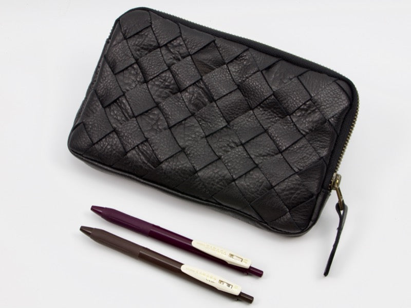 Cartera de mano tejida a mano Milloo Chloe en color negro